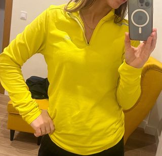 Cortavientos y suéter amarillos Kalenji