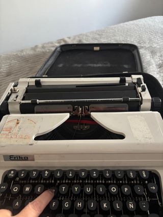 Máquina de escribir Erika Modelo 100
