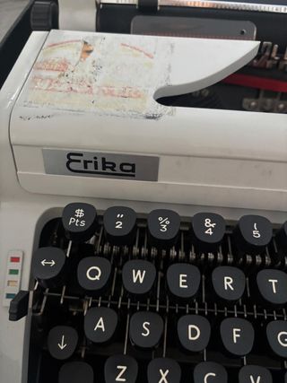 Máquina de escribir Erika Modelo 100