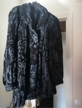 Chaquetón de astracán negro