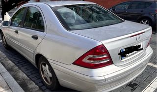 Mercedes-Benz Clase C 2004