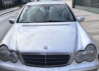 Mercedes-Benz Clase C 2004
