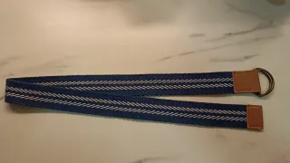 Cinturón infantil azul con detalles. 80cms.