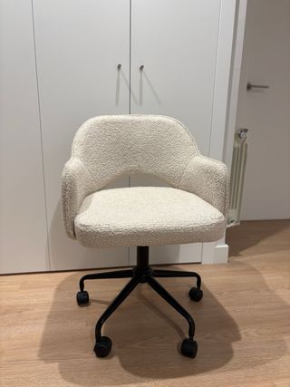 Silla escritorio bouclé beige y negra