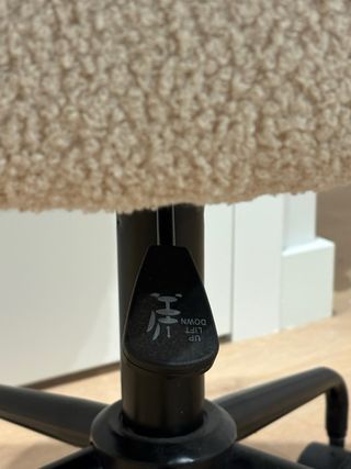 Silla escritorio bouclé beige y negra