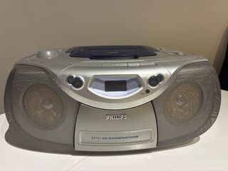 Radio CD/Cassette Philips Portátil
AZ101 CD Sound