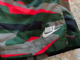 Pantalón corto Nike camuflaje verde y naranja