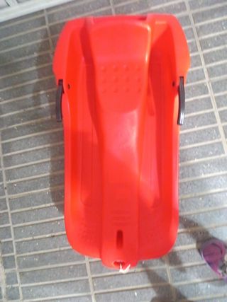 Trineo rojo para nieve