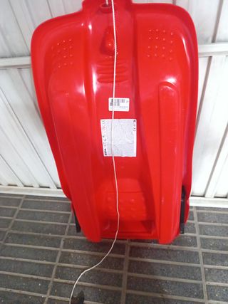 Trineo rojo para nieve