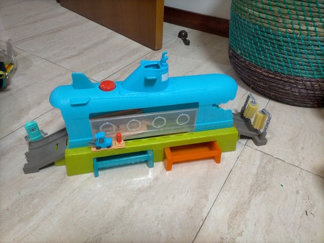 Pista de coches de juguete azul