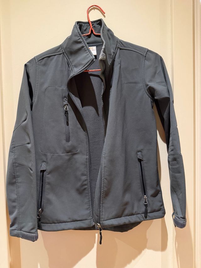 Chaqueta cortavientos mujer gris