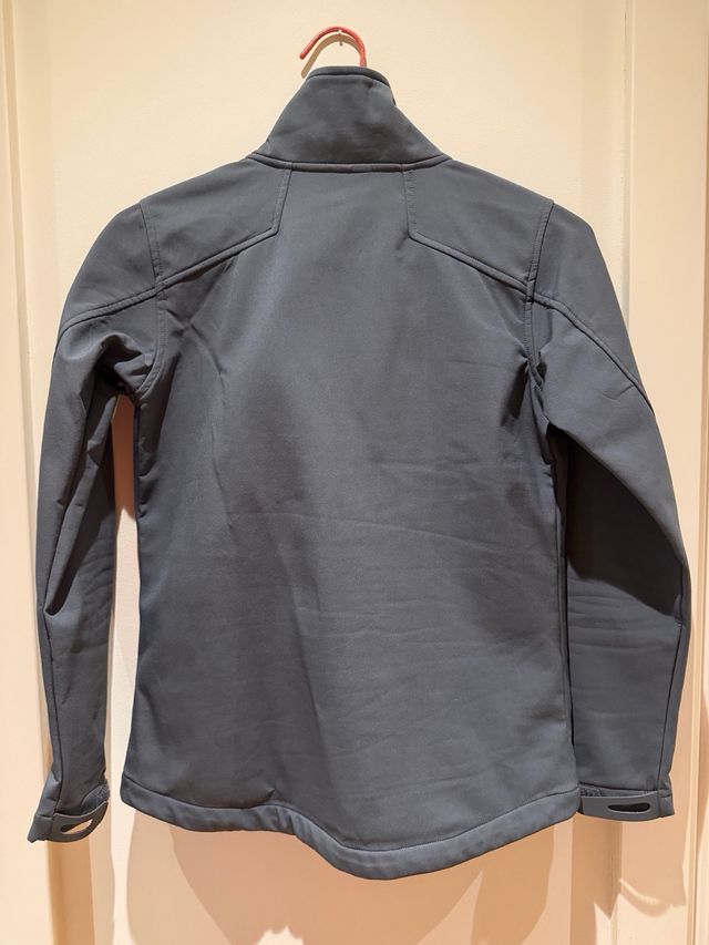 Chaqueta cortavientos mujer gris