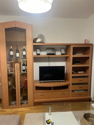 Mueble de salón madera y cristal