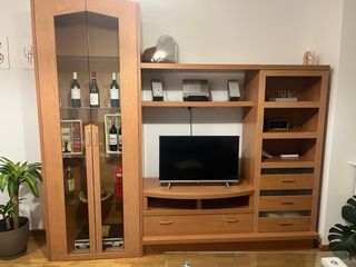 Mueble de salón madera y cristal