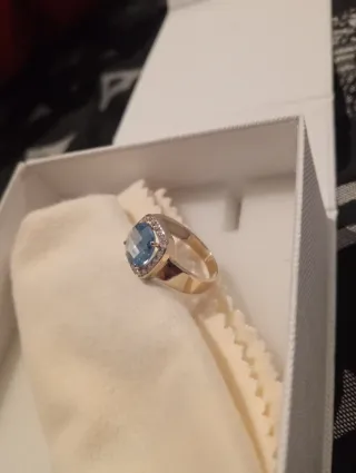 Sortija Oro Blanco 18k con Piedra Azul