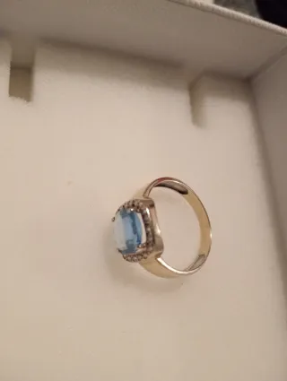 Sortija Oro Blanco 18k con Piedra Azul