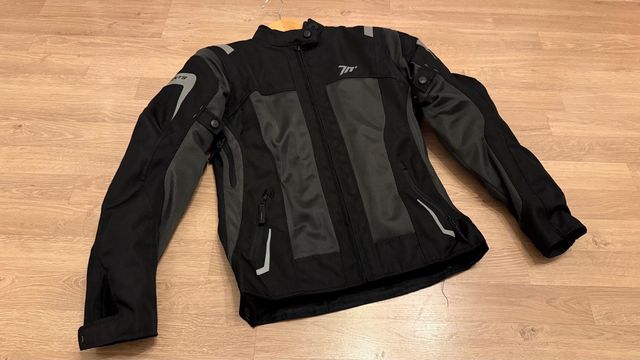 Chaqueta Moto Mujer Negra y Gris