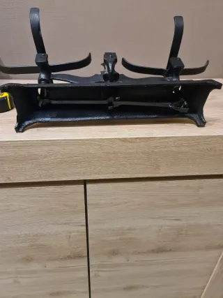 Antigua balanza de hierro