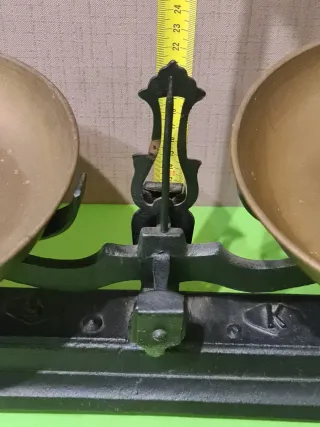 Antigua balanza de hierro