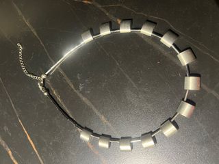 Collar de plata con eslabones cilíndricos