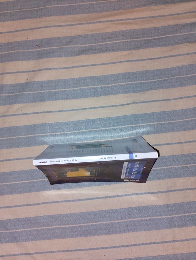 Històries de por libro en valenciano como nuevo.