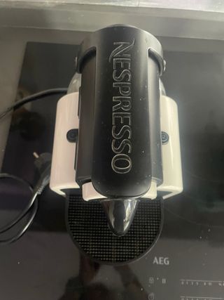 Cafetera Nespresso Essenza DeLonghi