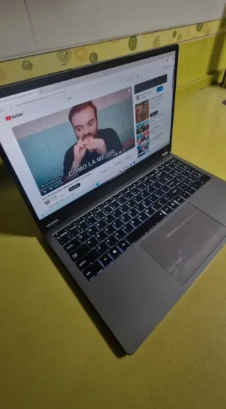 Portátil pantalla táctil gris