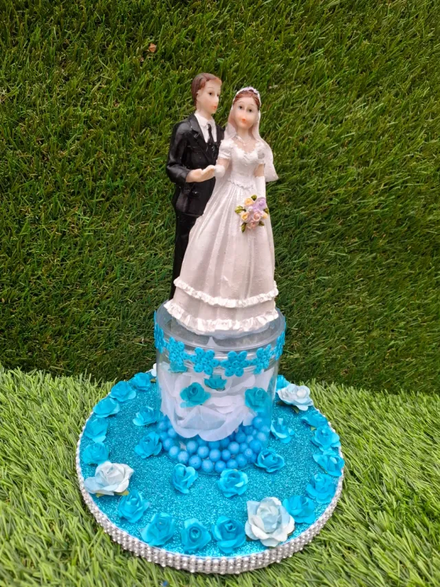 Centro de mesa boda figuras novios azul