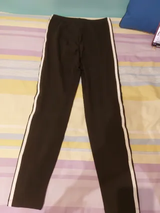 Pantalones Adidas negros con rayas laterales