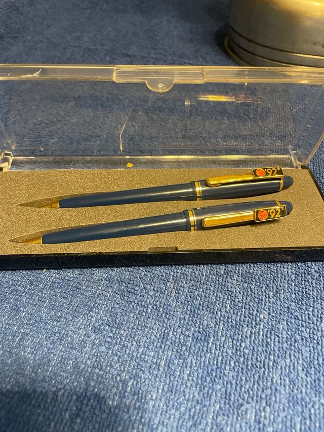 Estuche boli y lápiz azul con detalles dorados