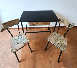 Tavolo da cucina vintage e 2 sedie