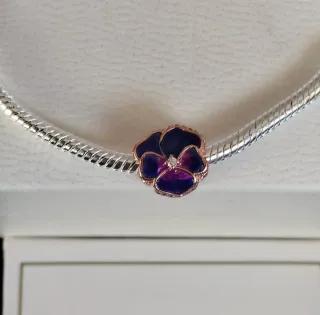 Charm Flor Pensamiento Morado Rose