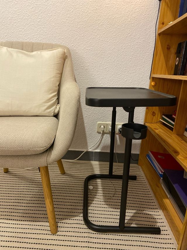 Mesa auxiliar negra para café