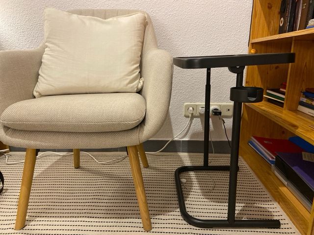 Mesa auxiliar negra para café