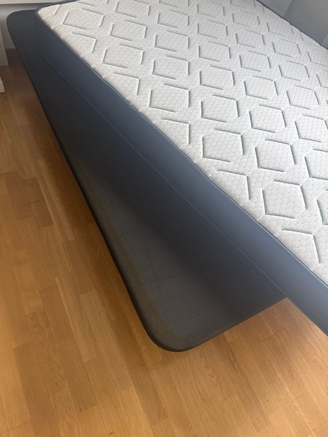 Colchón y somier impecables, nunca usados