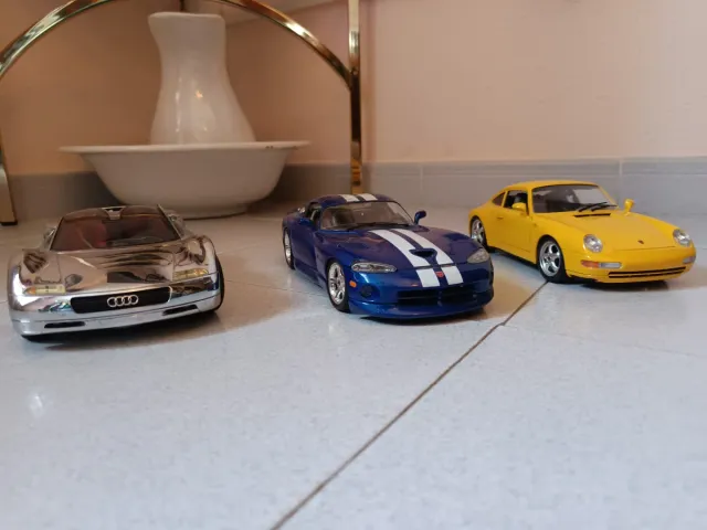 Collezione di macchinine giocattolo