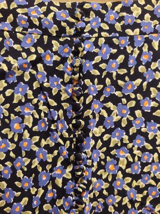 Falda Zara Flores Talla L (40)