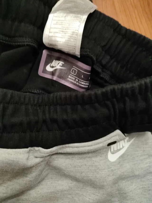 Pantalón Nike gris y negro