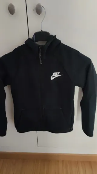 Chaqueta Nike niño negra