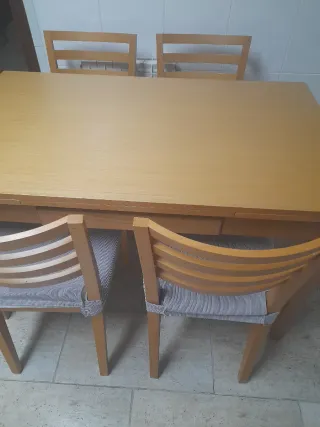Mesa de comedor extensible de madera