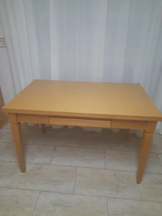 Mesa de comedor extensible de madera
