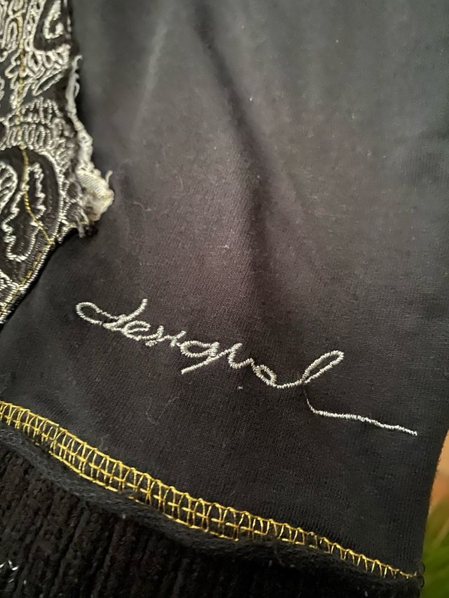 Jersey negro con corazón lentejuelas