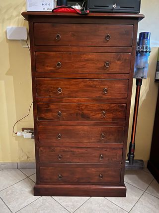 Cassettiera in legno scuro