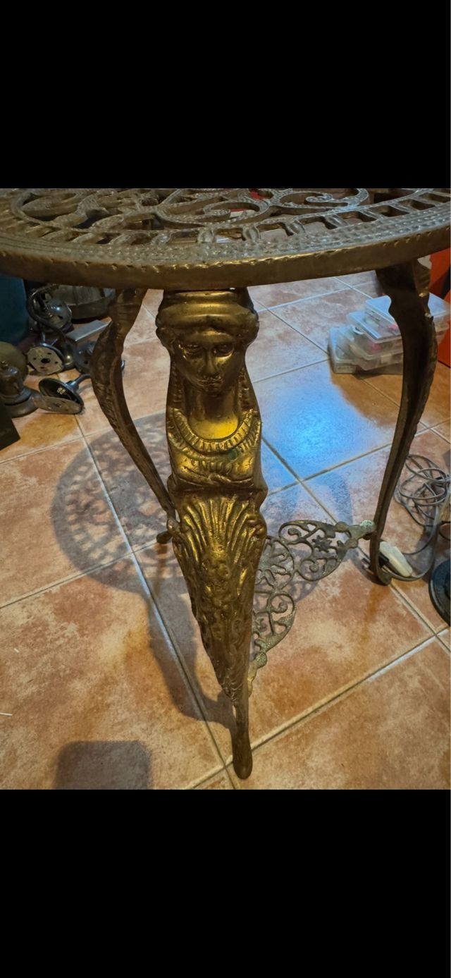 Mesa bronce modernista años 1900