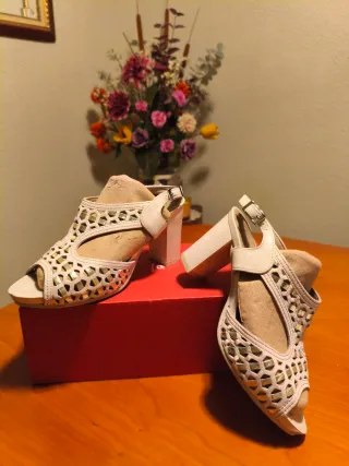 Sandalias Mujer Talla 35 Blanco Roto y Dorado