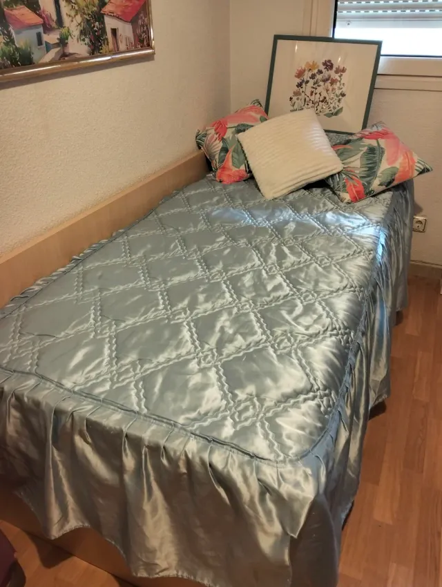 Colcha azul satinada cama individual