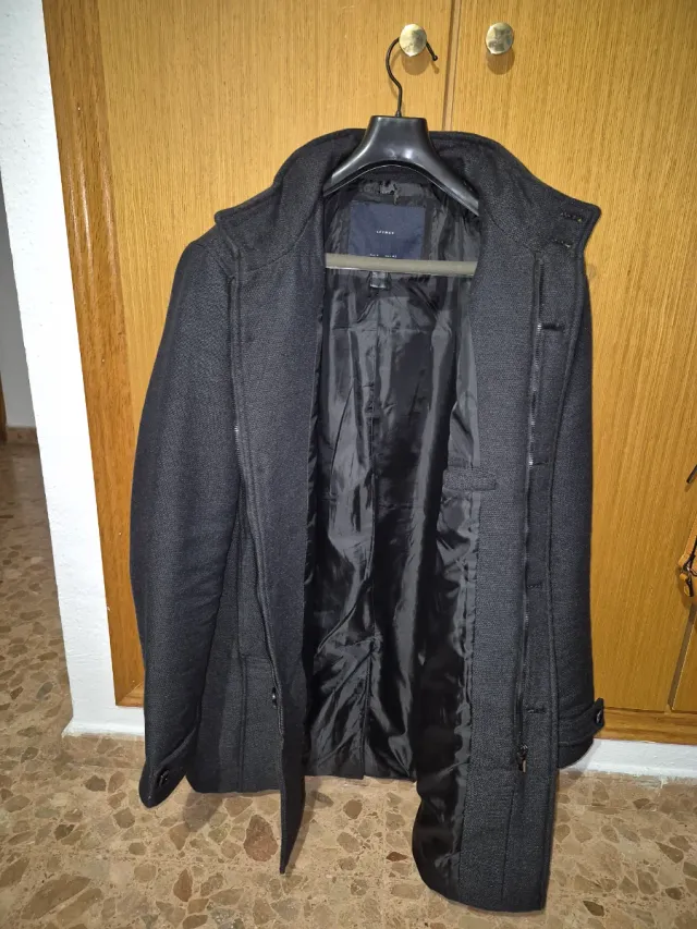 Abrigo gris oscuro hombre