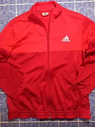 Chaqueta deportiva Adidas roja con cremallera
