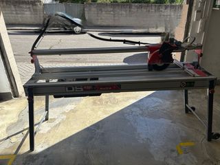 Cortador de azulejos Rubi con agua