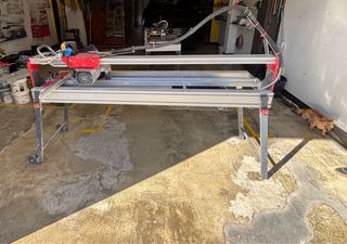 Cortador de azulejos Rubi con agua